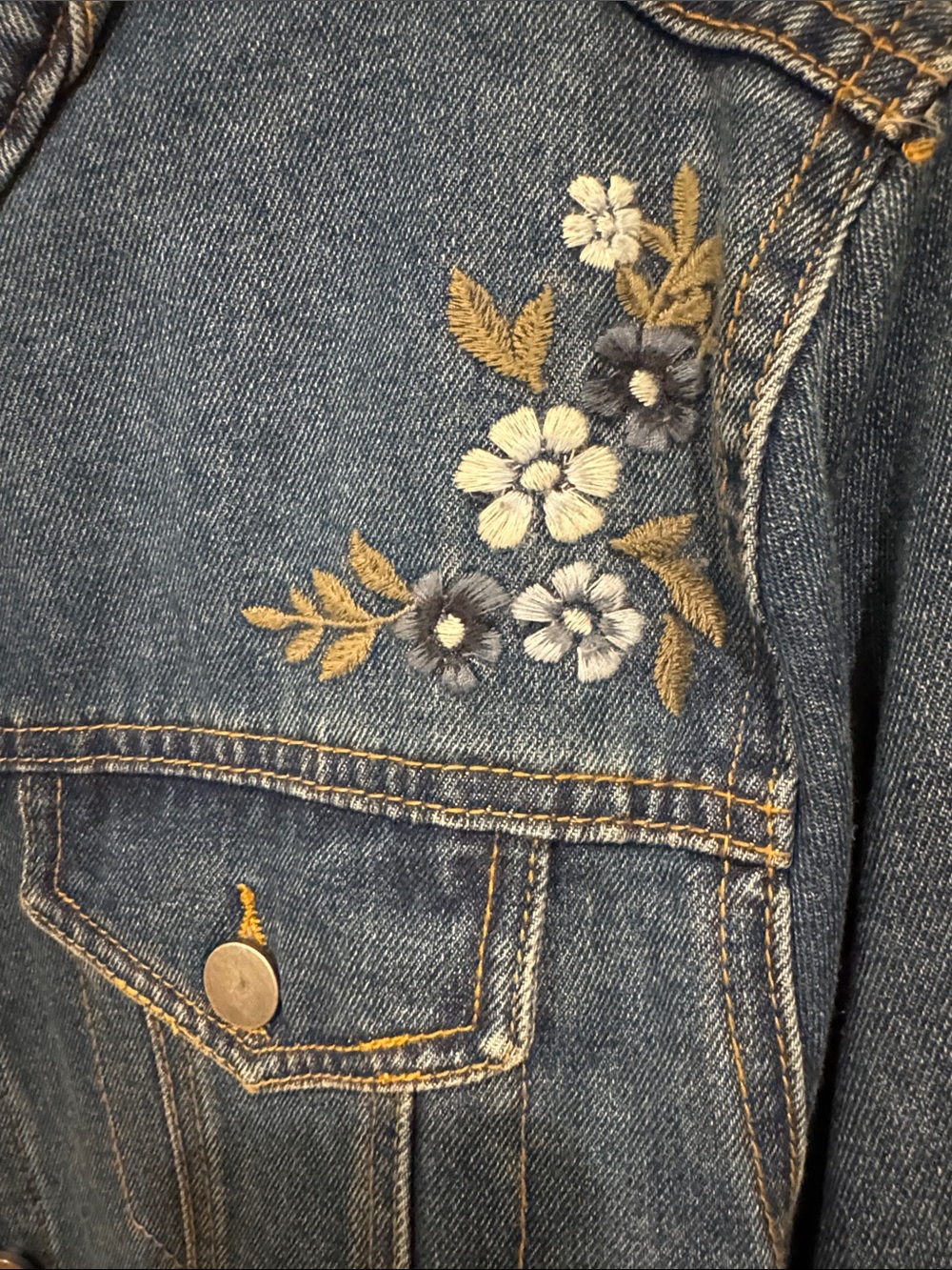 Lee Jean Co. Embroidered Blue Denim Jacket - Picture 4 of 12